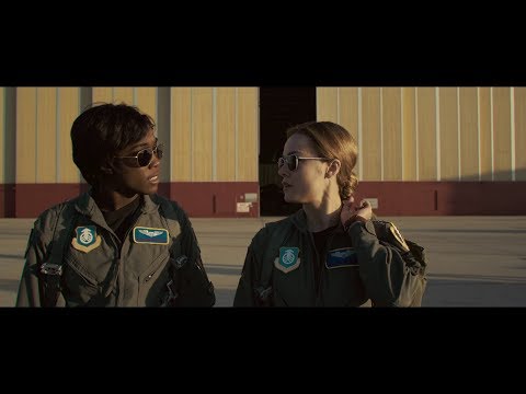 Captain Marvel - Extrait "La tête dans les nuages" VF
