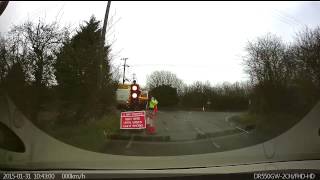 preview picture of video 'Gerpins Lane Upminster car jumps lights  AJ58 AAO'