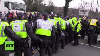 UK: Violence erupts at National Front and far-right march in Dover, arrests made