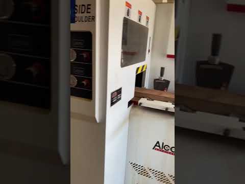 Fabricação de batentes de porta em madeira tropical com a Plaina Moldureira Prime de seis eixos ALCA