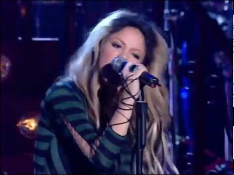 Shakira at the 2002 World Music Awards