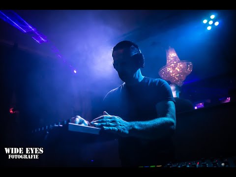 The Bas[s]ment invites: Mind Your Step