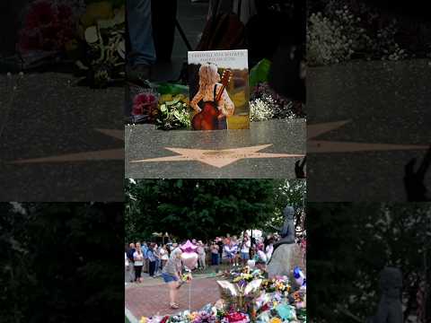 Fans de Dolly Parton le llevan flores en Hollywood y Tennessee #shorts