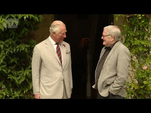 Cyfarfod Dafydd Iwan gyda Prince Charles | Prince Charles meets language protestor Dafydd Iwan