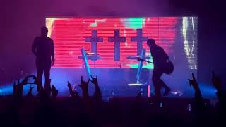 ††† (Crosses) -  †his is a †rick (This is a trick)
