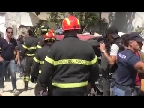 Terremoto a Ischia, i Vigili del Fuoco eroi di ogni giorno (23.08.17)