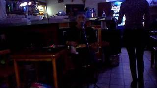 cover escuchame entre el ruido de moris