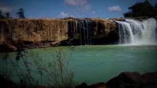 preview picture of video 'Waterfall between Buon Ma Thuot and Lak Lake, Vietnam - 11/2012'