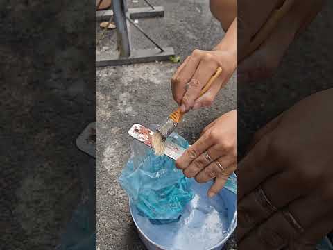 Sử dụng chất tẩy sơn để loại bỏ các mảng sơn