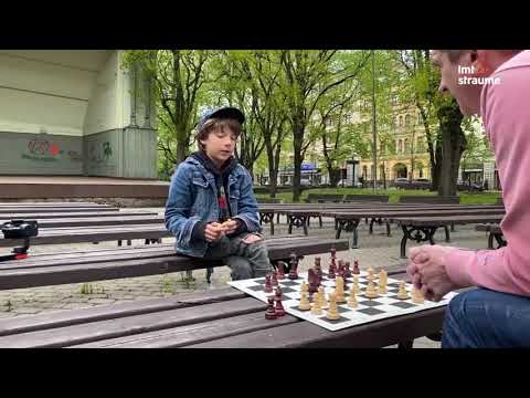 Pusnakts šovs septiņos ar Jāni Skuteli S06E29 | Vai Miķelis Vingris apspēlēs Skuteli šahā?