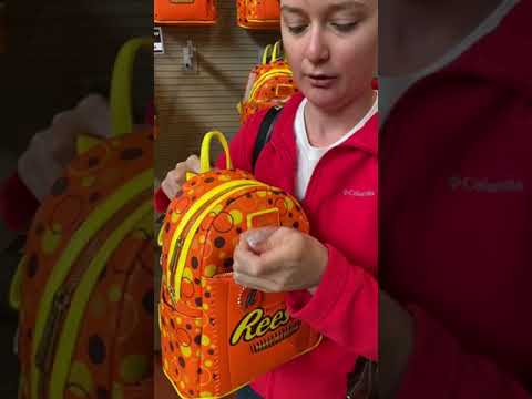 We Found the NEW Reese's Loungefly at Hershey's Chocolate World! 😮 #loungefly #hersheypark #travel