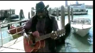Tate Simms Live on the streets of Venice, Italy