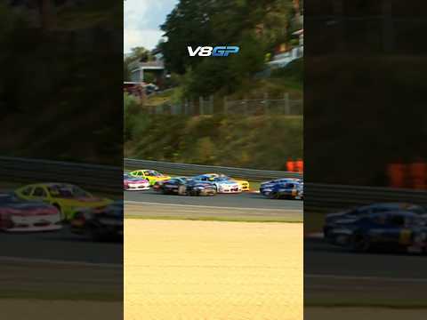 Contact between Giovanni Cartechini and Jack Davidson. All drivers are OK.