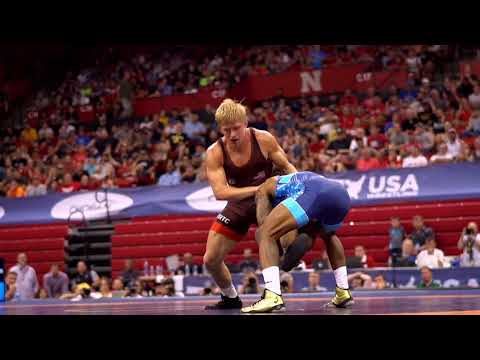 The Differences Between Freestyle and Folkstyle Wrestling