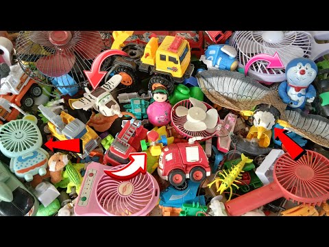Discovering old items | Found a strange toy hawk, toy airplane, and many mini fans, old toys.