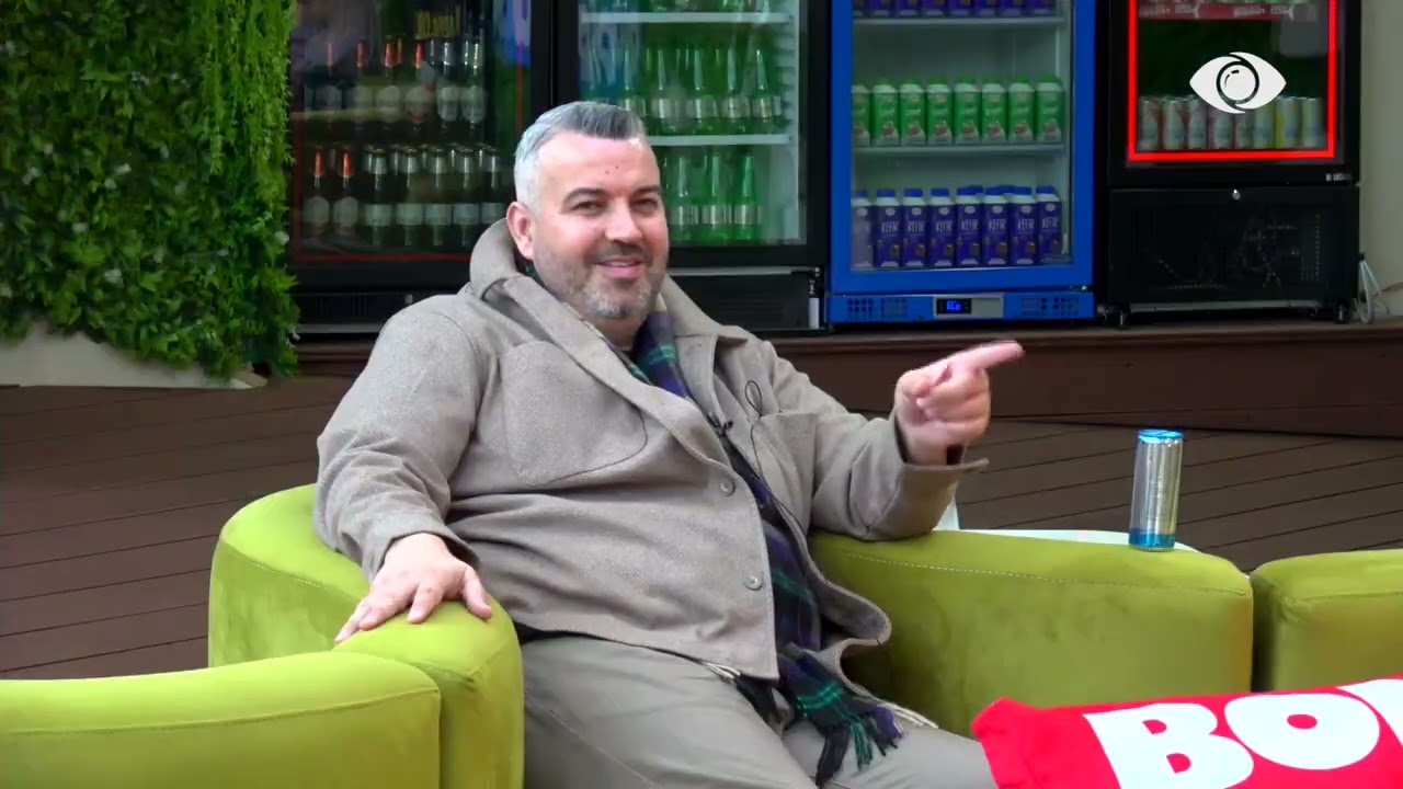 “Dita nis me Bono…”/ Mal dhe Stenaldo këndojnë së bashku