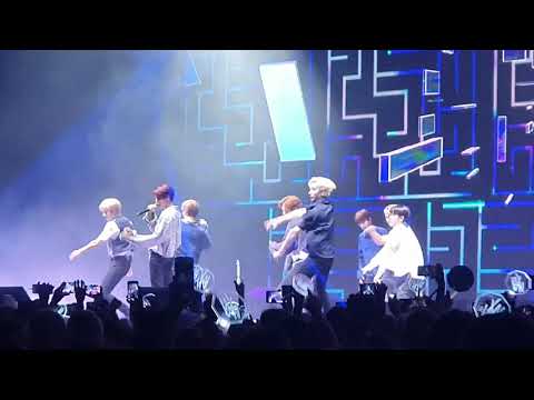 190802 Stray Kids Unveil tour Berlin - Mirror