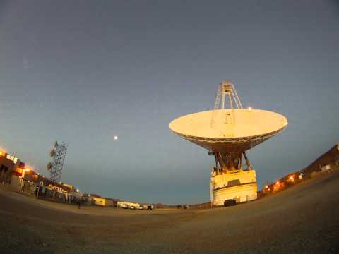 Time-lapse video of Goldstone's 70-meter dish tracking a target