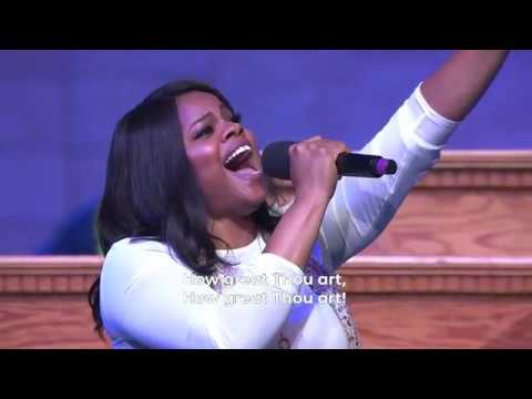 Chee leads Worship in House on The Rock Lagos