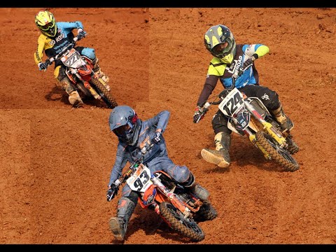 Disputa entre os 3 primeiros na Corrida da 65cc - 4ª etapa Campeonato Catarinense de Velocross 2023