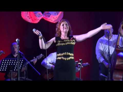 Nisi ti vidio sklopljene ruke.  Viktorija Kulišić Đenka i Tamburaški sastav Izvor