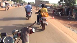 preview picture of video 'Siguiri 2015 - Taxi-moto par Siguiri (Guinée)'