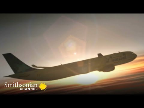 This Pilot Had to Make an Impossible Series of Moves to Survive🛬Air Disasters | Smithsonian Channel