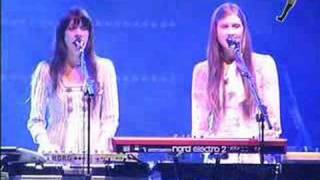 7 Aniversario: Au revoir Simone - Sad Song