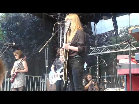 Electrelane-Birds-live@Glazart PAris-22 07 2011.MP4