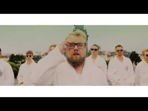 Dame - Bademantelsong [Official HD Video]