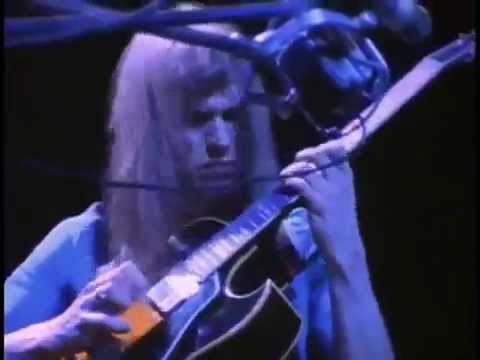 YES - YOURS IS NO DISGRACE LIVE 1972