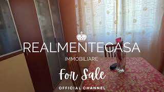 Porzione di bifamiliare di 195 mq con 3 camere da letto, taverna, 2 servizi, box doppio e giardino.