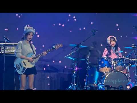 Blue Whale - QWER (2025 Seoul Con 서울콘 x World Kpop Festival Countdown) 251231