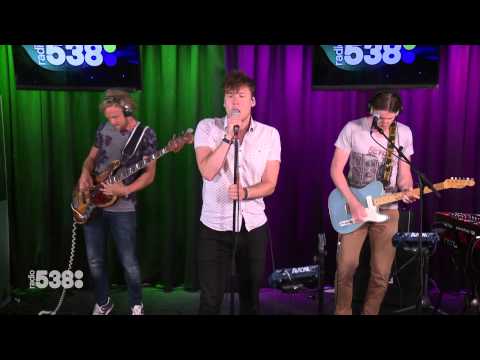 Handsome Poets - Stardust (live @ Frank en Middag Show)