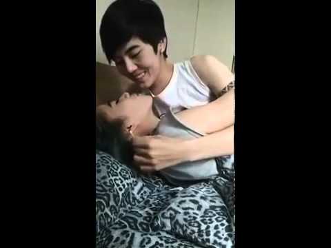 ทำไมผู้ชายแรง ตื่นเต้นมือผู้หญิงและริมฝีปาก