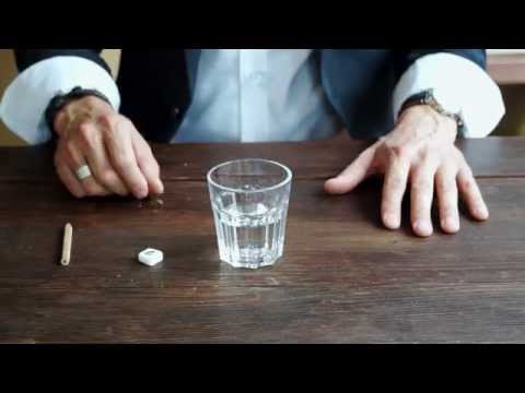 Zahl auf dem Würfelzucker: Dieser Trick wird Ihre Freunde ins Staunen versetzen