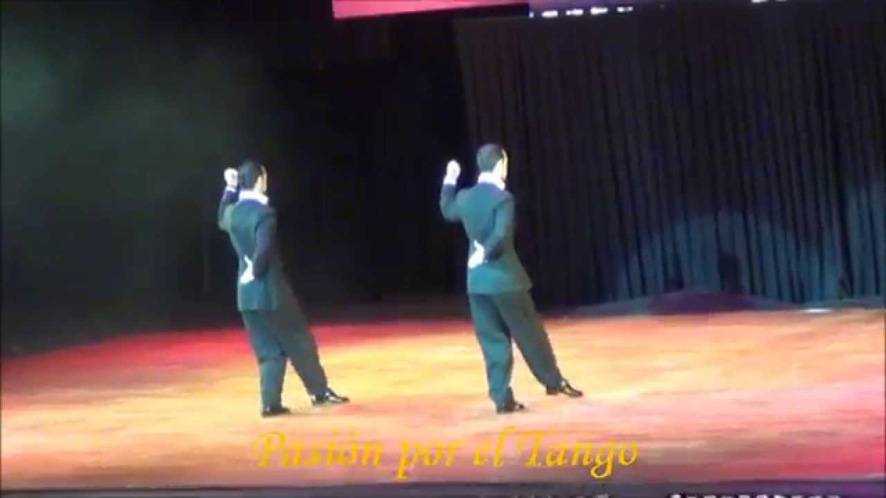 GERMAN GABRIEL FILIPELLI y NICOLAS MARTIN FILIPELLI Bailando BORDONEO Y NOVECIENTOS en el LUNA PARK