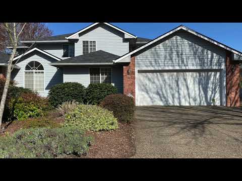 Four-Bedroom Duplex with Bonus Room & W/D Hookups – South Salem property video