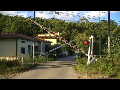 Spoorwegovergang Pistoia (I) // Railroad crossing // Passaggio a livello