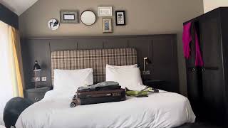 Blind room tour at the feathers hotel in Ludlow ￼