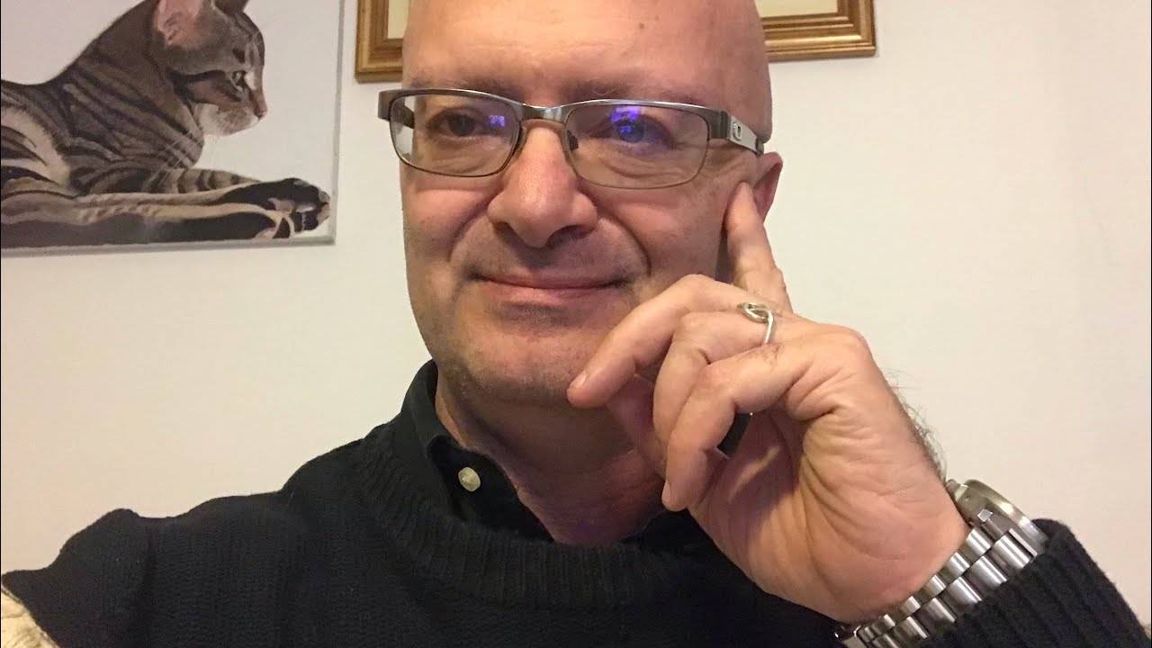 Accarezzarsi il collo - segnali di comunicazione non verbale