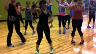 Zumba Dance Fitness- Hay Que Empezar Otra Vez by the AMAZING Celia Cruz (Salsa)