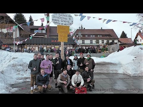 Fasnacht im Hotzenwald: Narrenbaumstellen & Guggenkonzert in Herrischried - Die Reportage