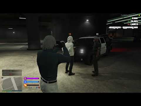 Polizist verhaftet Täter @LSPD