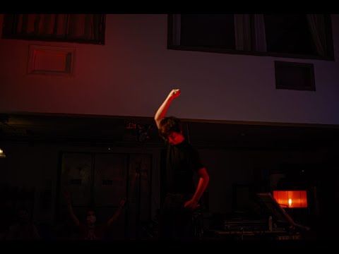 Queda Pendent - Dan Peralbo