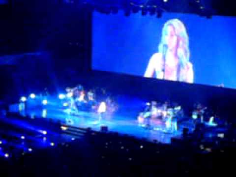Shakira @ Ahoy met gitaar