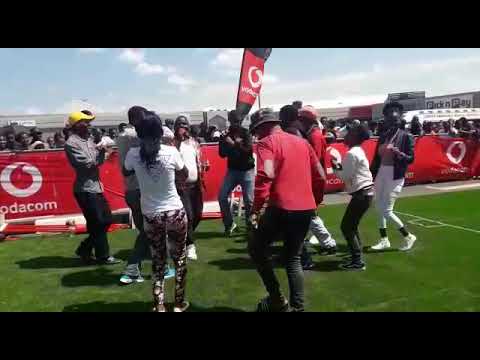 Tshepo Manyisa dancing with Orlando Pirates fans @limpopo mall (malwedhle dance)