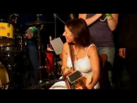 Galway Girl - Mundy with Sharon Shannon (H.Q.)