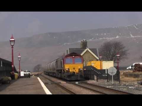 66 114 passing Ribblehead with 4M00 the 0658 Mossend to Clitheroe cement empties - 10th April 2013