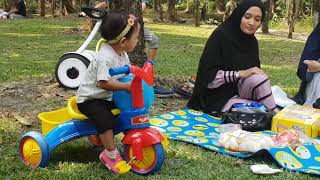 preview picture of video 'Family Vacation @ Kebun Raya Purwodadi'